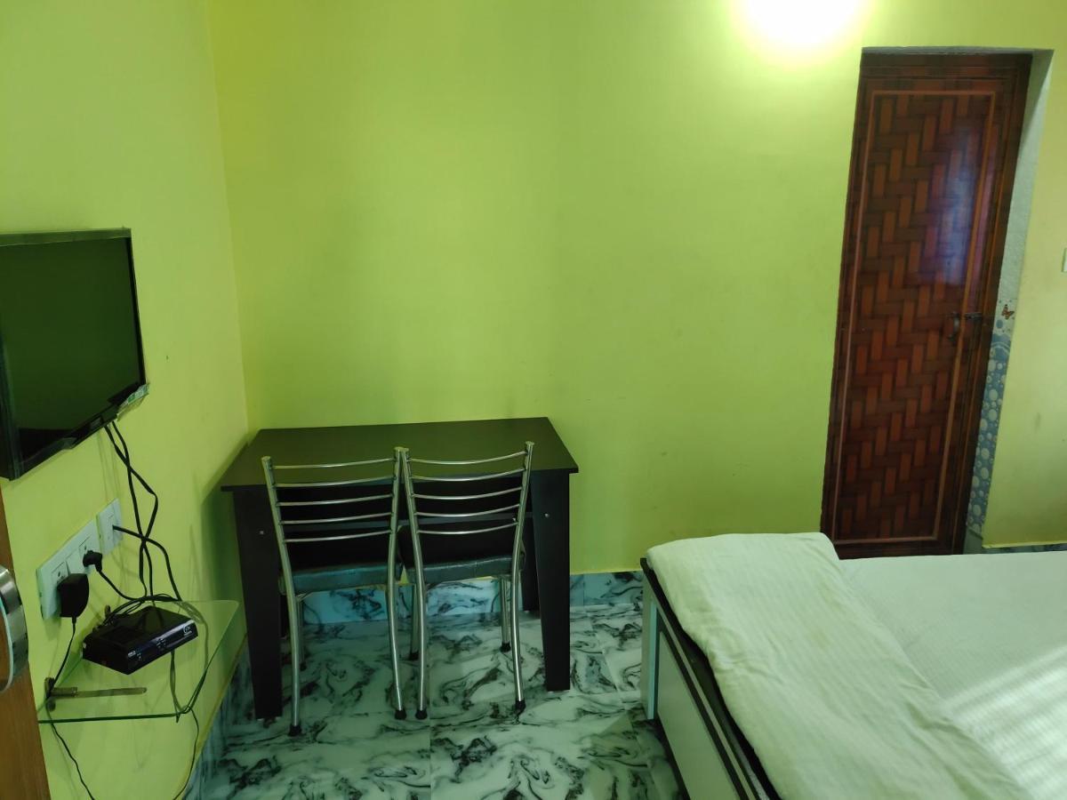 Radha Rani Lodge Siliguri Exterior foto